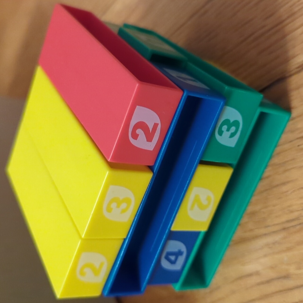 UNO Stacko Game - Picture 2 of 4